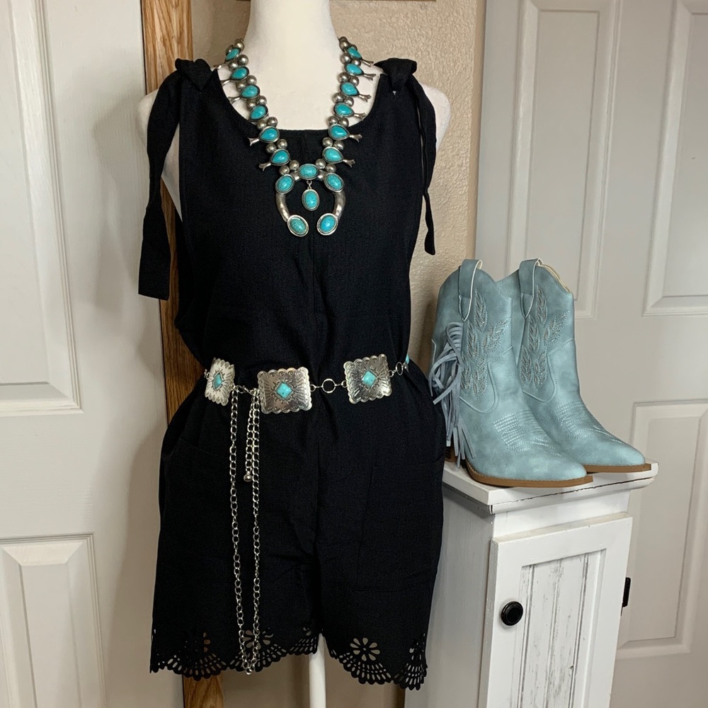 BLACK Floral Cutout Scallop Hem Tie Straps Boxy Fit Summer Romper - Picture 2 of 5